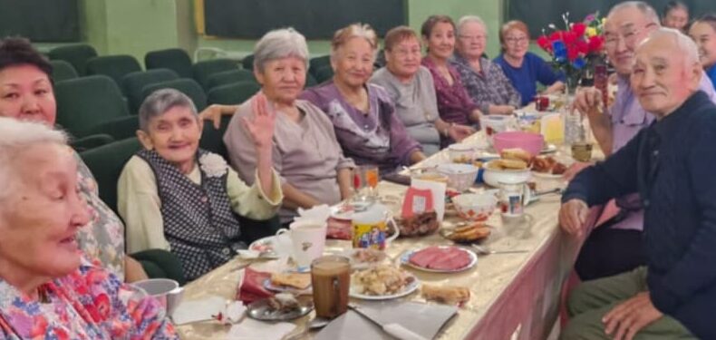 Бала5ын ыйын 29 күнүттэн Алтынньы 1 күнүгэр диэри Аҕам саастаахтар күннэрин Энэбит ытыктанар, убаастанар аҕам саастаахтарын декадата арылллан үөрүүлээх тэрээһиннэрэ буоллан ааста.